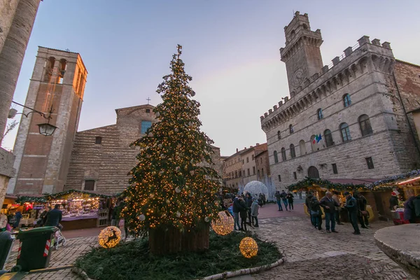 Montepulciano Ιταλία Νοεμβρίου 2018 Παραδοσιακή Χριστουγεννιάτικη Αγορά Στην Κεντρική Πλατεία — Φωτογραφία Αρχείου