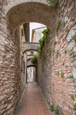 Fossato di Vico, Umbria bölgesinin göbeğinde küçük bir taş köydür.