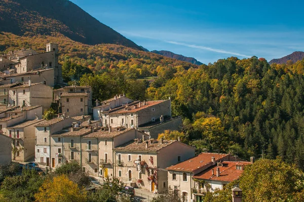 Civitella Alfedena Είναι Μικρότερη Πόλη Στο Εθνικό Πάρκο Του Abruzzo — Φωτογραφία Αρχείου