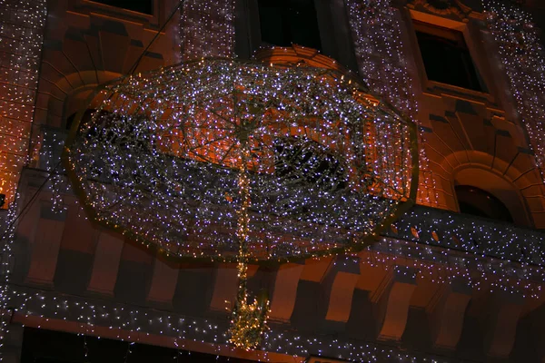 Вид Улицу Моды Рождественским Украшением Центра Будапешта Ночью Венгрии — стоковое фото