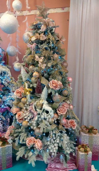 Terni Itália Outubro 2019 Árvore Natal Delicada Com Cores Pastel — Fotografia de Stock
