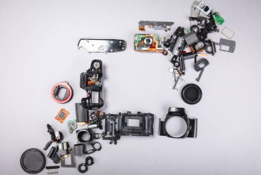 Farklı parçaları ile bir eski fotoğraf makinesi