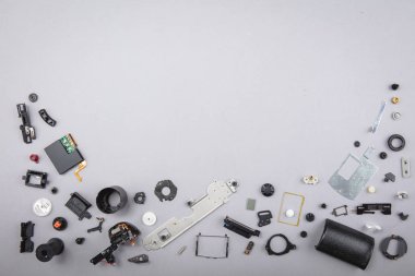 Farklı parçaları ile bir eski fotoğraf makinesi