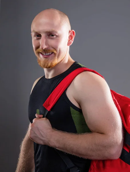 Hombre Atlético Guapo Vestido Deportivo Posado Sobre Fondo Oscuro — Foto de Stock