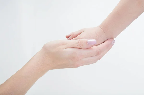 Moeders Hand Met Kind Hand Witte Achtergrond Begrip Zorg — Stockfoto