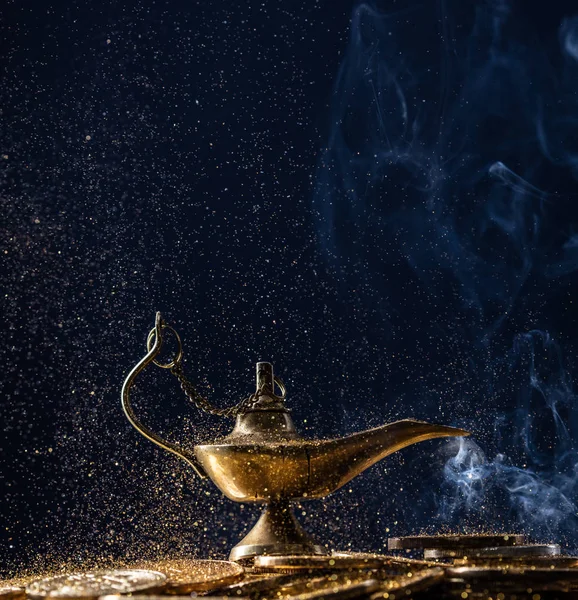 Dilek duman lamba gelme dışarı ile sihirli lamba