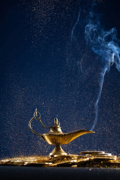 Μαγικό Λυχνάρι Ευχές Βγαίνει Καπνός Από Λαμπτήρα — Φωτογραφία Αρχείου