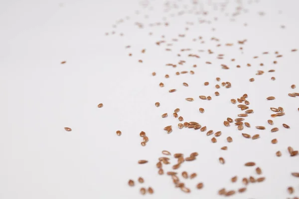 Семена Льна Разбросаны Белом Фоне — стоковое фото
