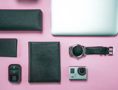 Gadget'ları ve boş screenes mockup sahip farklı cihazlar ayarlayın. Düz yatıyordu stili.