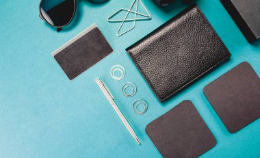 Gadget'ları ve boş screenes mockup sahip farklı cihazlar ayarlayın. Düz yatıyordu stili.