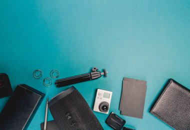 Gadget'ları ve boş screenes mockup sahip farklı cihazlar ayarlayın. Düz yatıyordu stili.