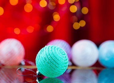 Poster süslemeleri. Glitter bokeh arka plan. Noel ve yeni yıl tatilleri, kış sezonu. Tebrik kartı 2019