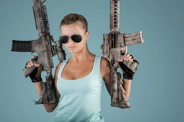 Sexy Girl Wearing Military Style Posing Guns Sunglases Isolated Studio — Stock Photo, Image