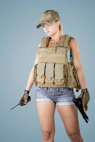 Sexy Fille Portant Style Militaire Posant Avec Des Armes Des — Photo