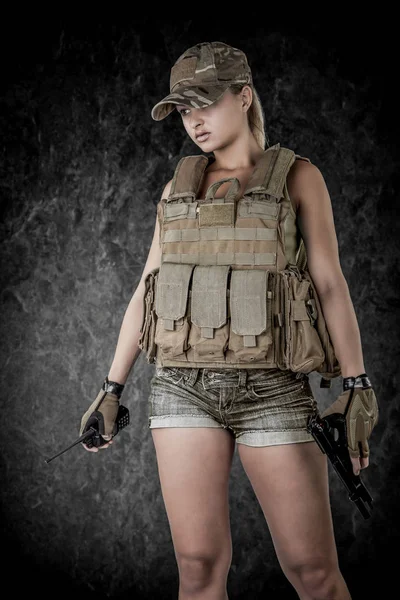 Sexy Fille Portant Style Militaire Posant Avec Des Armes Des — Photo