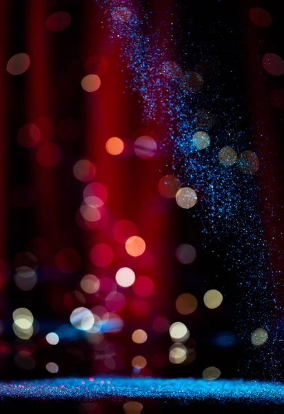 黄金のほこりが飛んでポスター装飾 キラキラ背景のボケ味 クリスマスと新年の祝日 冬のシーズン グリーティング カード 2019 — ストック写真