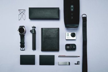 Gadget'ları ve boş screenes mockup sahip farklı cihazlar ayarlayın. Düz yatıyordu stili.