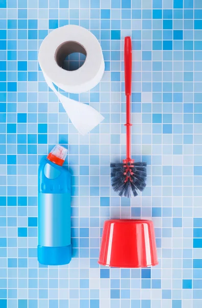 부엌 모자이크 표면 배경에 부엌, 욕실 및 기타 객실의 다른 표면에 대한 다채로운 청소 세트. 청소 서비스 개념의 최고 보기. — 스톡 사진