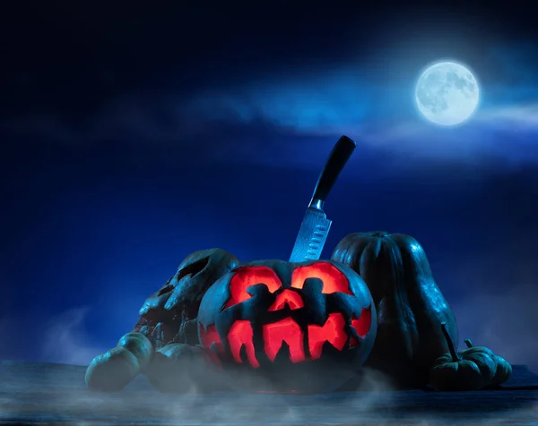 Calabazas Halloween Aterradoras Madera Lugar Espeluznante Por Noche Concepto Cartel — Foto de Stock