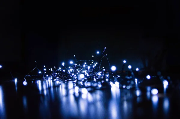 Fond de Noël. Festive élégant fond abstrait avec des lumières bokeh et des étoiles — Photo