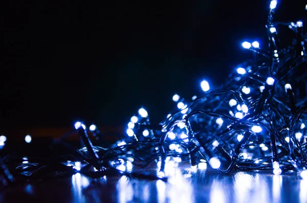 Sfondo natalizio. Elegante sfondo astratto festivo con luci bokeh e stelle — Foto Stock