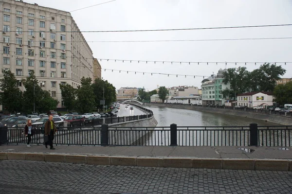 Moscú Rusia 2014 Tráfico Las Calles Ciudad Gente Los Vehículos — Foto de Stock