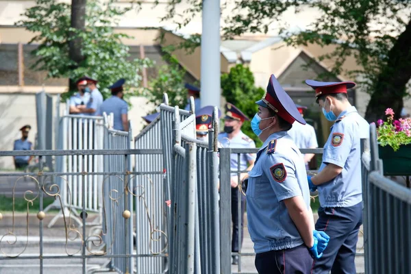 Almaty Kazajstán 2020 Policía Los Médicos Están Bloqueando Parte Central — Foto de Stock