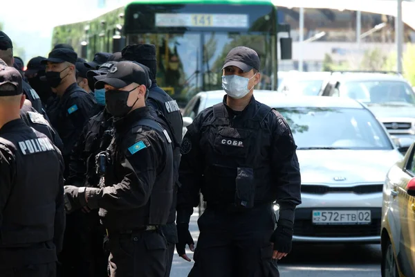 Almaty Kazajstán 2020 Policía Los Médicos Están Bloqueando Parte Central —  Fotos de Stock