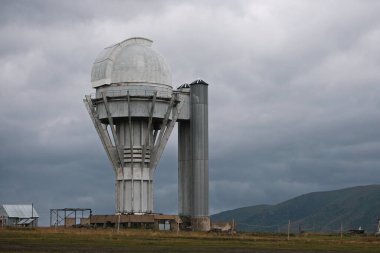 Almaty / Kazakistan - 08.12.2018: Assy-Turgen. Yüksek bir platoda astronomik gözlemevi. Şehrin doğusunda deniz seviyesinden 2750 metre yükseklikte yer almaktadır.