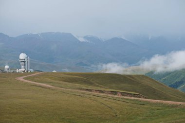 Almaty / Kazakistan - 08.12.2018: Assy-Turgen. Yüksek bir platoda astronomik gözlemevi. Şehrin doğusunda deniz seviyesinden 2750 metre yükseklikte yer almaktadır.