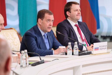 Almaty / Kazakistan - 02.07.2018: Dmitry Medvedev. Rusya Federasyonu Başbakanı EAAB ülkelerinin hükümet başkanlarının toplantısında