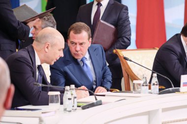 Almaty / Kazakistan - 02.07.2018: Dmitry Medvedev. Rusya Federasyonu Başbakanı EAAB ülkelerinin hükümet başkanlarının toplantısında