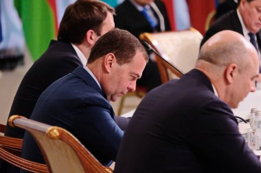 Almaty / Kazakistan - 02.07.2018: Dmitry Medvedev. Rusya Federasyonu Başbakanı EAAB ülkelerinin hükümet başkanlarının toplantısında