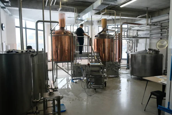 Almaty Kazakstan 2019 Anläggning För Ölproduktion Behållarna Håller Att Fermenteras — Stockfoto