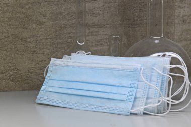 2-3 saat için tıbbi maskeler..