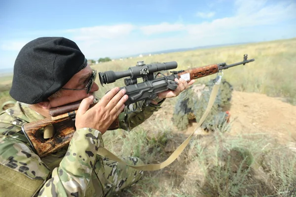Región Almaty Kazajistán 2011 Entrenamiento Militar Entre Francotiradores Practicar Las — Foto de Stock