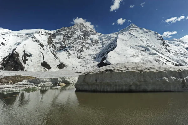 Derretimiento Capas Nieve Glaciares Pie Montaña Khan Tengri — Foto de Stock