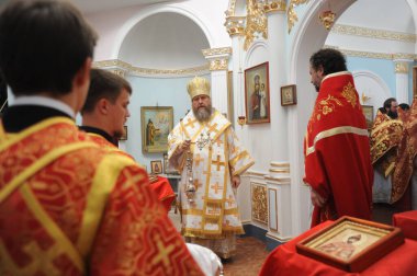 Almaty / Kazakistan - 07.17.2011: Ruhban sınıfı yeni kilisenin açılış ve kutsama törenini düzenledi