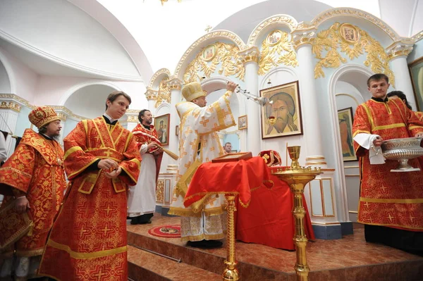 Almaty Kazajstán 2011 Clero Realiza Ceremonia Apertura Consagración Nueva Iglesia — Foto de Stock