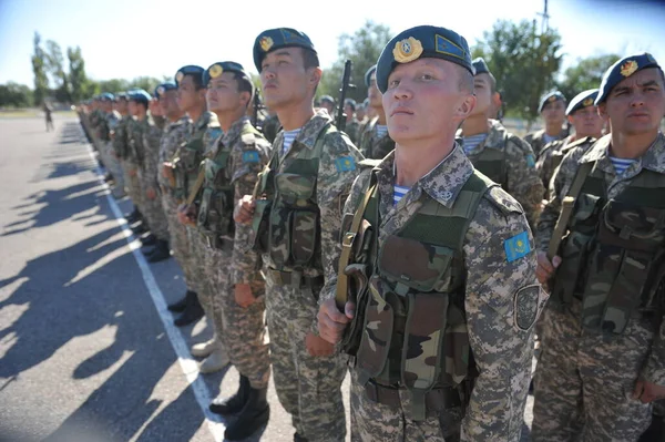 Almaty Kazachstan 2011 Ćwiczenia Wojskowe Wśród Snajperów Drużyna Stoi Rzędach — Zdjęcie stockowe