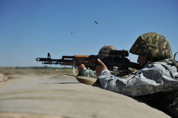 Almaty Kazakhstan 2011 Military Exercises Snipers Open Field 射撃位置の兵士 — ストック写真