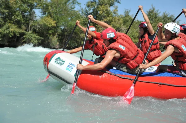 Almaty Kazachstan 2011 Rafting Górskiej Rzece Tratwach Nadmuchiwanych Łodziach Grupa — Zdjęcie stockowe