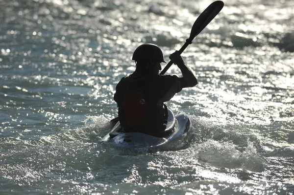 Almaty Cazaquistão 2011 Rafting Caiaque Rio Montanha Homem Nada Com — Fotografia de Stock