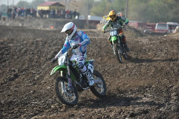 Almaty Καζακστάν 2011 Διαγωνισμοί Motocross Αθλητές Περνούν Την Πίστα Εμπόδια — Φωτογραφία Αρχείου