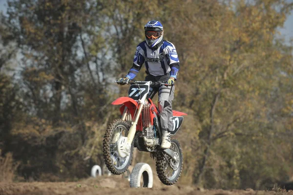 Almaty Cazaquistão 2011 Concursos Motocross Atletas Passam Pista Com Obstáculos — Fotografia de Stock