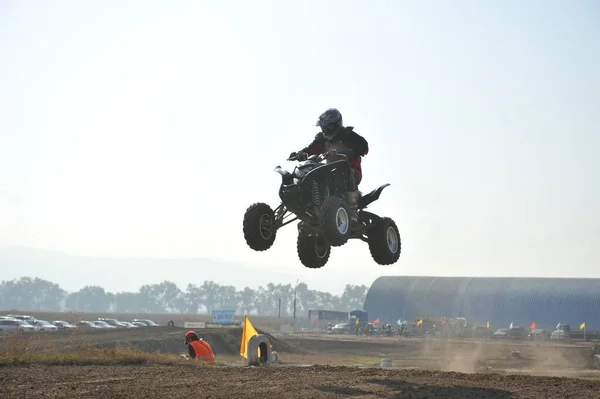 Almaty Kazahsztán 2011 Motocross Versenyek Sportolók Pályán Akadályokat Készült Gumiabroncsok — Stock Fotó