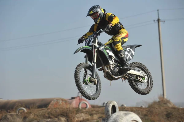 Almaty Kasachstan 2011 Motocross Wettbewerbe Sportler Passieren Die Strecke Mit — Stockfoto