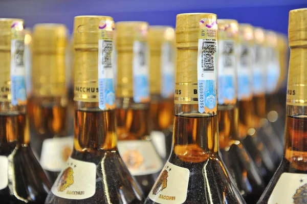 Almaty Kazakstan 2011 Försäljning Olika Typer Alkoholhaltiga Drycker Ett Nätverk — Stockfoto