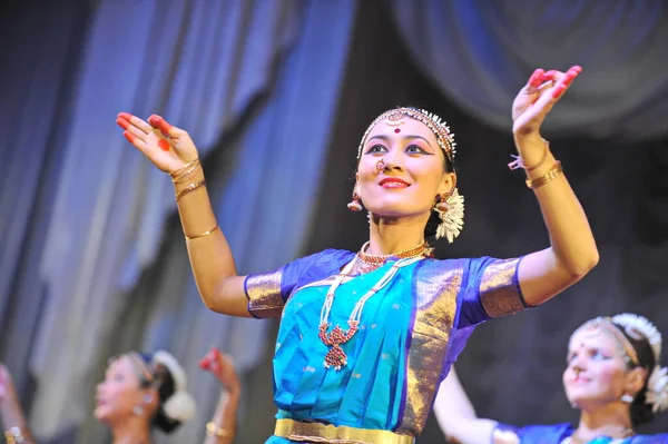 Almaty Kazakistan 2011 Ragazze Costume Spettacolo Danza Tradizionale Onore Delle — Foto Stock