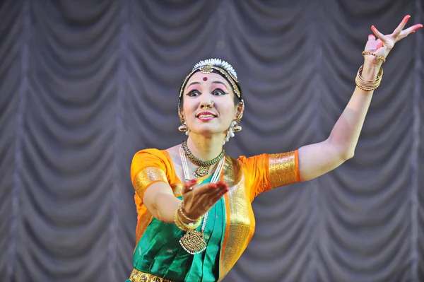 Almaty Kazakistan 2011 Ragazze Costume Spettacolo Danza Tradizionale Onore Delle — Foto Stock